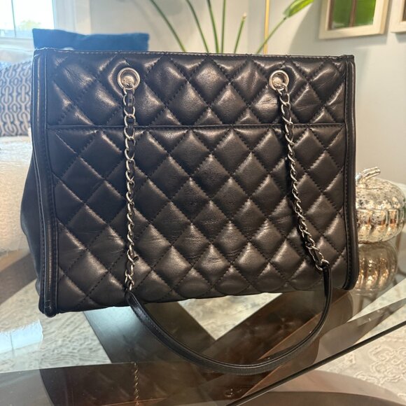 Chanel Black Leather Tote - a classic AUTHENTIC 100% - Picture 5 of 16